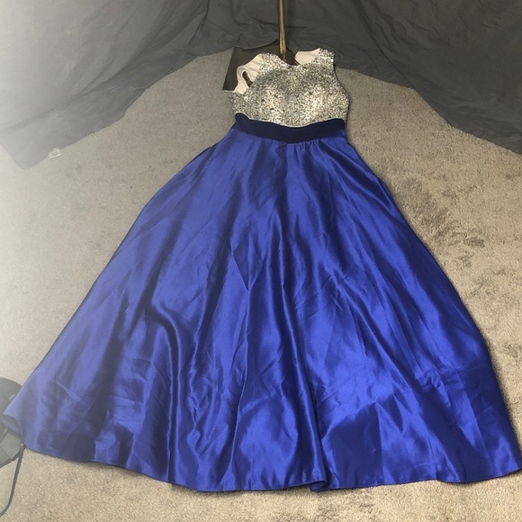 Elegant Blue and Silver Women's Formal Dress - Picture 16 of 16